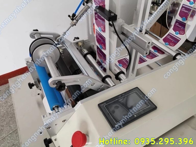 Máy dán nhãn chai tròn hai mặt bán tự động 2